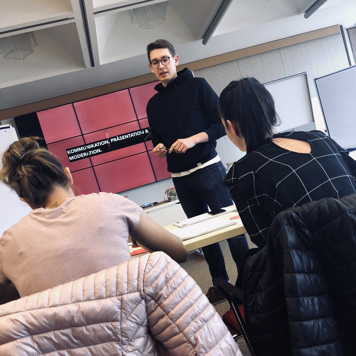 faq_health's tweet photo. #Kommunikationstraining mit @J_Kirfel - Wir machen unsere #Peers fit für die #Workshops 💪

Unsere #Aufklärungsworkshops an #Schulen ersetzen nicht den #Sexualkundeunterricht der #BioLehrer, sondern bilden eine Plattform, wo jeder seine Fragen stellen kann 👍 https://t.co/0ZvKNN2AIJ