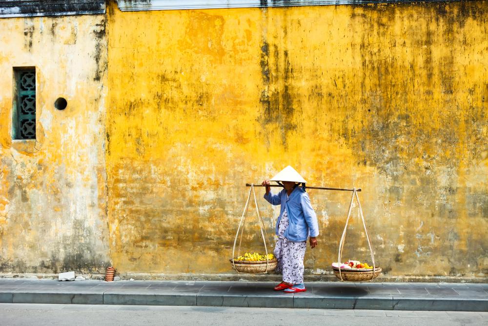 Hoi An è la città più romantica in #Vietnam, chiamata la città delle lanterne perché la prima volta in cui si giunge in questa città non si può fare a meno di notare le lanterne colorate sparse per la città che s’illuminano al tramonto creando un’atmosfera davvero magica.
#viaggi