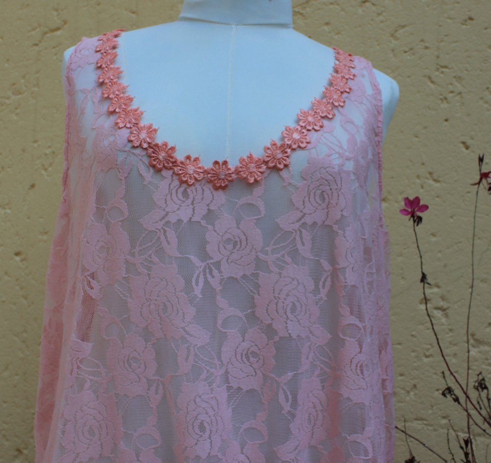 kennainafrica's tweet photo. Lace top , Layering top , Loose fitting top , Summer lacy top , Soft layering top , Boho style , Maternity top. https://t.co/xbQNhdVI2A #Handmade #KennaInAfrica #Etsy #MaternityTop https://t.co/vrNLZw9KLW