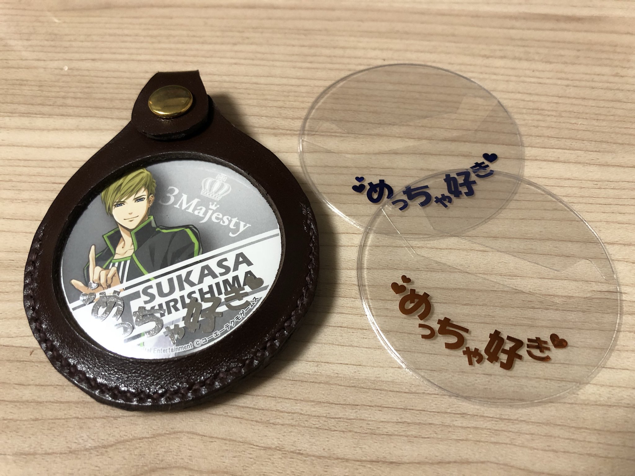 Sakura Craft ちなみにレザー缶バッジホルダーは物によりますが箔押し缶バッジカバーを付けても見えます 箔押し部分がカバーの端に寄ったものは見えない部分があるかと思います T Co Wh73gtzlz2 Twitter