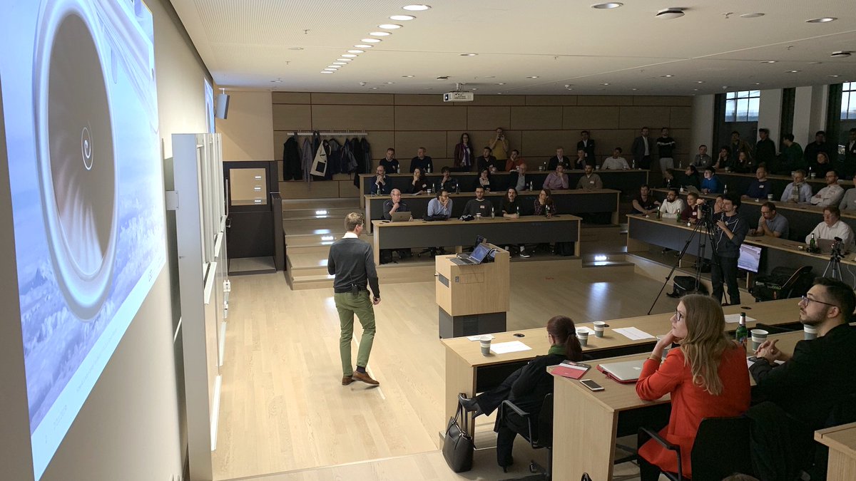 LHIND_DLH's tweet photo. #DataScientist Jean-Michel Lourier stellte die LHIND-#KI zur Feedbackverarbeitung beim gestrigen @FFMDataScience-@MeetupDE inkl. relevanter #BusinessImpacts vor. Die Teilnehmer konnten die KI live testen – sehr aufregend! 🤩 #LHINDknowsIT #LSGGroup @FrankfurtSchool #AI #Digital https://t.co/xmopLDQ7dA