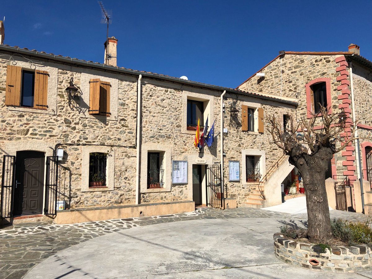 RicardMoren's tweet photo. #HAMLETS Research #UABBarcelona:
#CAIXAS commune #PyrénéesOrientales #France:
142 inhabitants (INSEE2014) including 35 #immigrants:
14 #immigrantWomen & 21 #immigrantMen.
#Roussillon #EasternPyrenees #WikiPO #RuralEU
#Queixàs #RuralImmigration
See: https://t.co/fod9N0mV3d
📷2019 https://t.co/9GK7qBMuPy