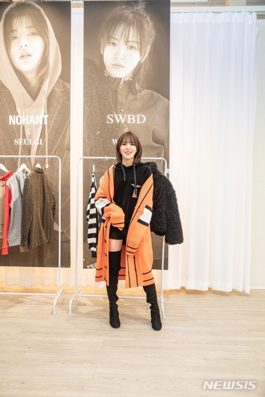 Koreaboo's tweet image. #RedVelvet has been selected as the models for the 1st Collaboration Project by New York Fashion Showcase &quot;The Selects X Red Velvet&quot;

Each of the members looks absolutely beautiful... 😭😭