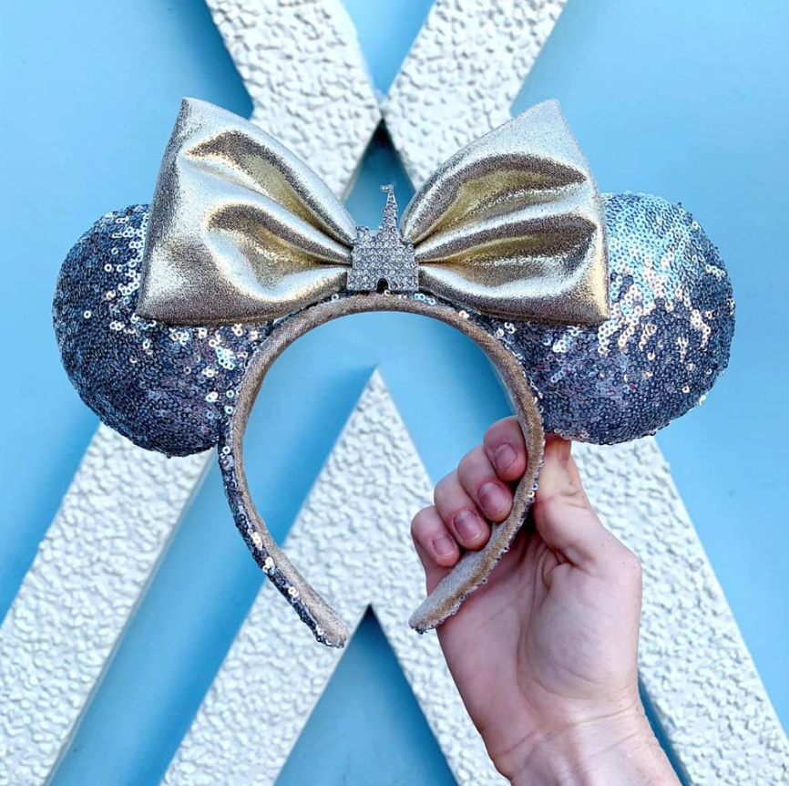 KrystensKitchen's tweet photo. I don't NEED any more #disney ears but then I saw this new pair and I feel like I totally NEEEEEEEEED them!!!!
#disneyland #mickeyears #MickeyMouse #minniemouse #disneyaddict #disneynut #disneylandcastle https://t.co/FL0UE9ucXc