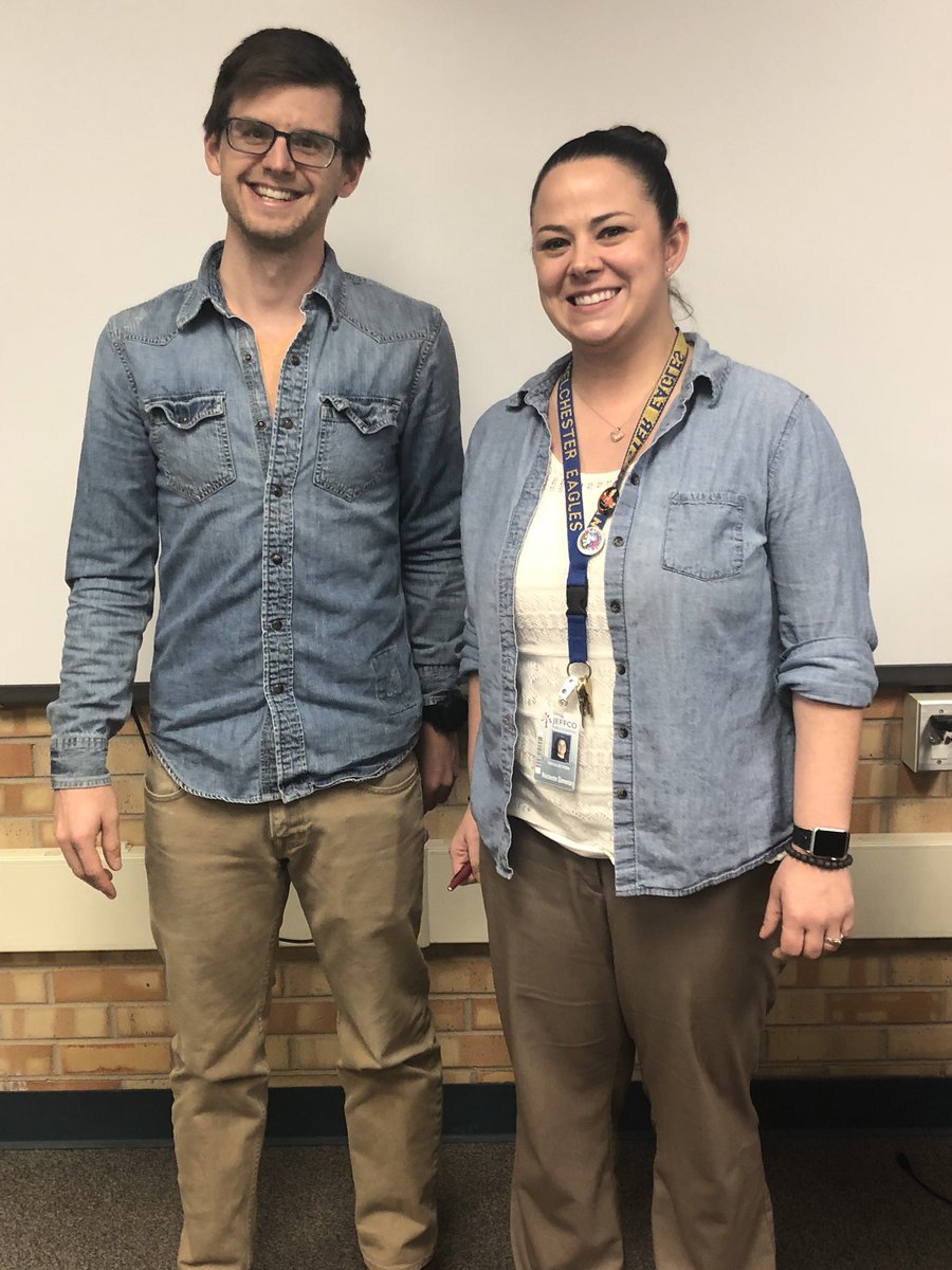 PrincipalRobin2's tweet photo. When teams really collaborate, they start dressing alike. #incredibleWES #onethingisnotliketheother #twins @fish_kinder https://t.co/iJ3VuuCOjA
