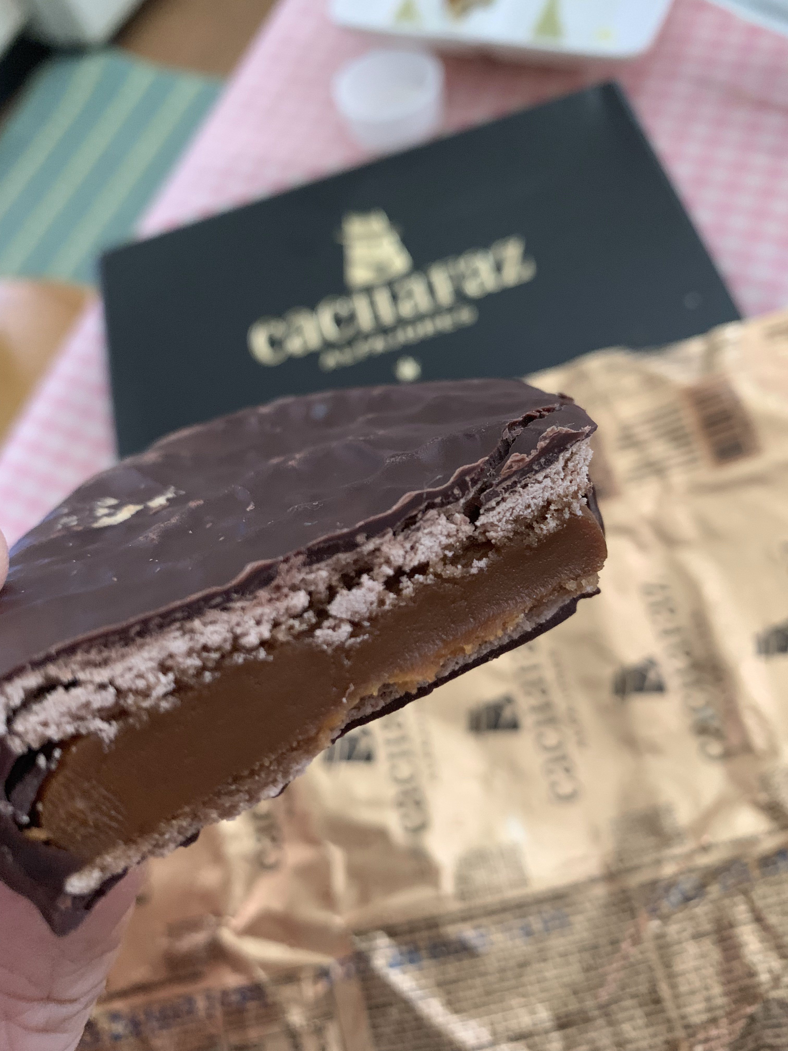 アルゼンチンタンゴ Akiyoshi ラ バルドッサ Foodtravel Info このcachafazですが アルゼンチンでアルファーフォーレスは Havanaという会社がもともと有名でしたが チェーン店化して広まるにつれてクオリティが下がり そこでhavanaの創始者たちが新た