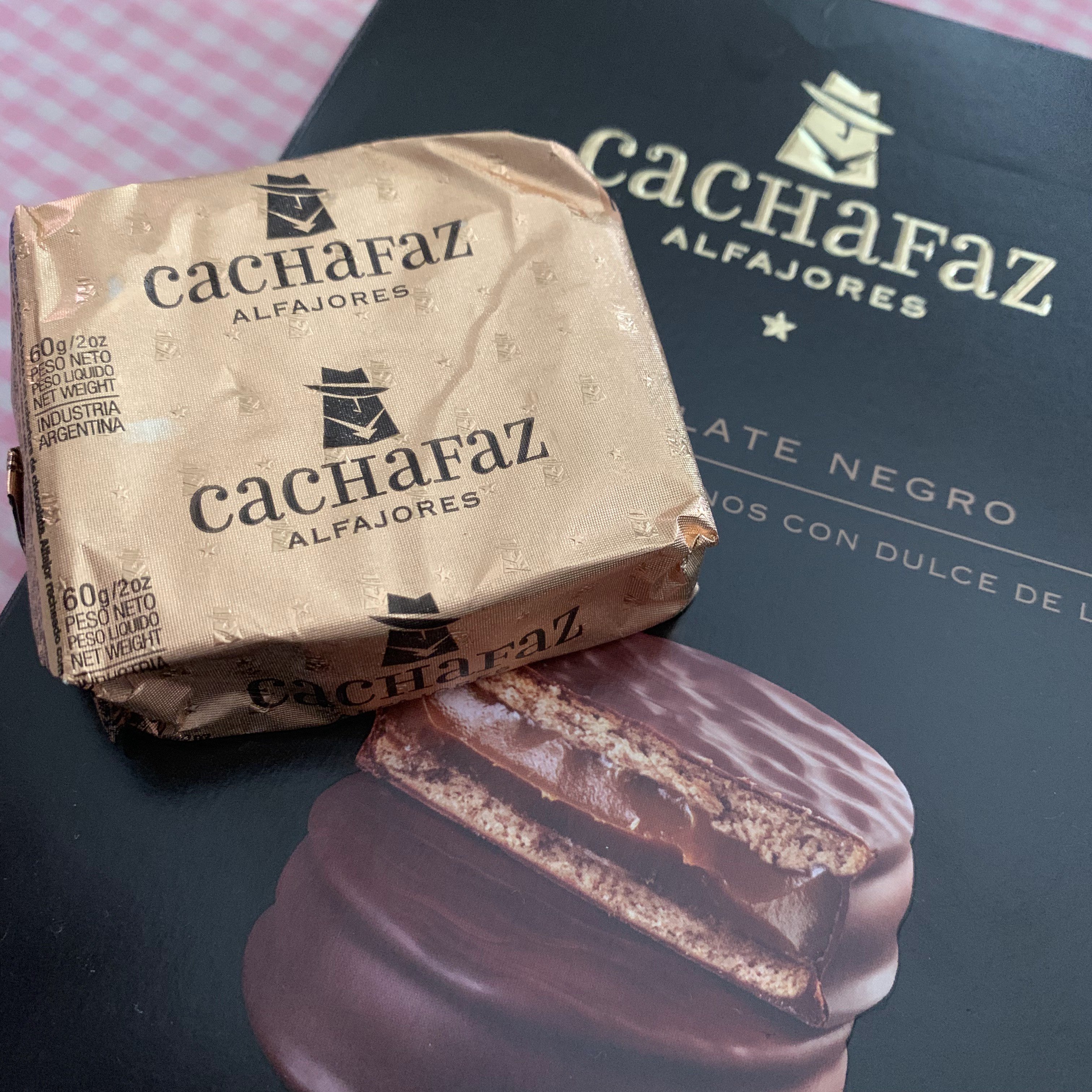 アルゼンチンタンゴ Akiyoshi ラ バルドッサ Foodtravel Info このcachafazですが アルゼンチンでアルファーフォーレスは Havanaという会社がもともと有名でしたが チェーン店化して広まるにつれてクオリティが下がり そこでhavanaの創始者たちが新た