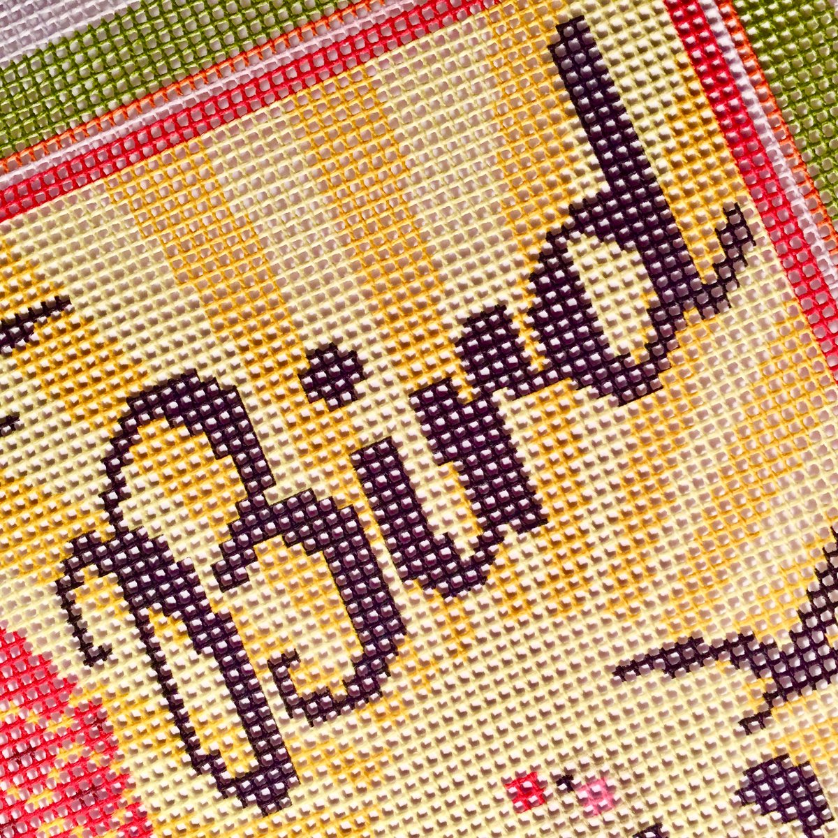 WAKEY WAKEY. Early bird catches the worm! 🐥

#earlybird #earlybirdcatchestheworm #stitchersofinstagram #grannysquaretherapy #createinspring #needlepoint #hannahbass