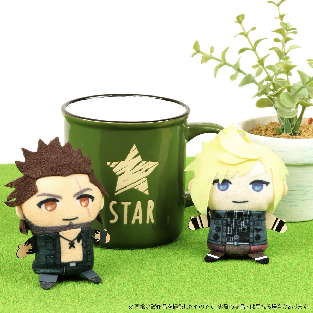 【ファイナルファンタジーXV】パペラの商品サンプルが到着！（お待たせしました😂）約8×12cm以内のミニサイズなのでいつでもいっしょにお出かけできます🚶‍もちろんキーホルダーとしても、ペンや印鑑のカバーとしても使用OK！指人形にして集合写真も撮れちゃいます☝️bit.ly/2XgYVGZ