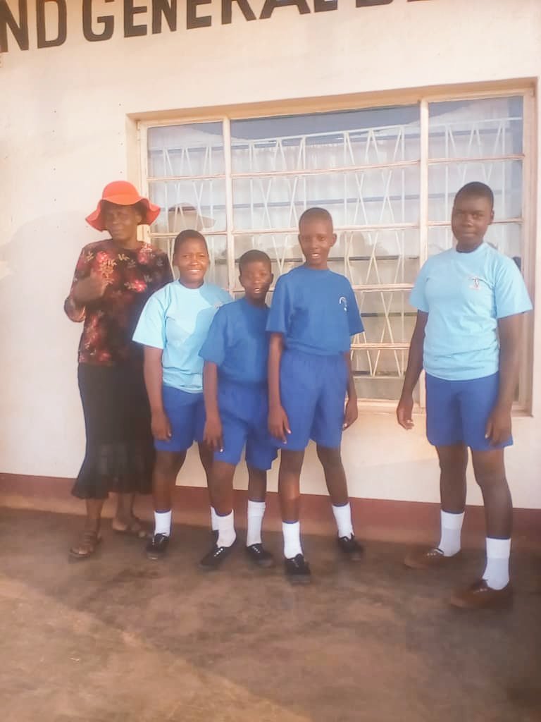 Chiwashira04's tweet image. MTC EDUCATE A GIRL FOUNDATION sponsors these wonderful girls so they stay in school and play a sport. @lucichiko #MTCFOUNDATION #TeamMaka