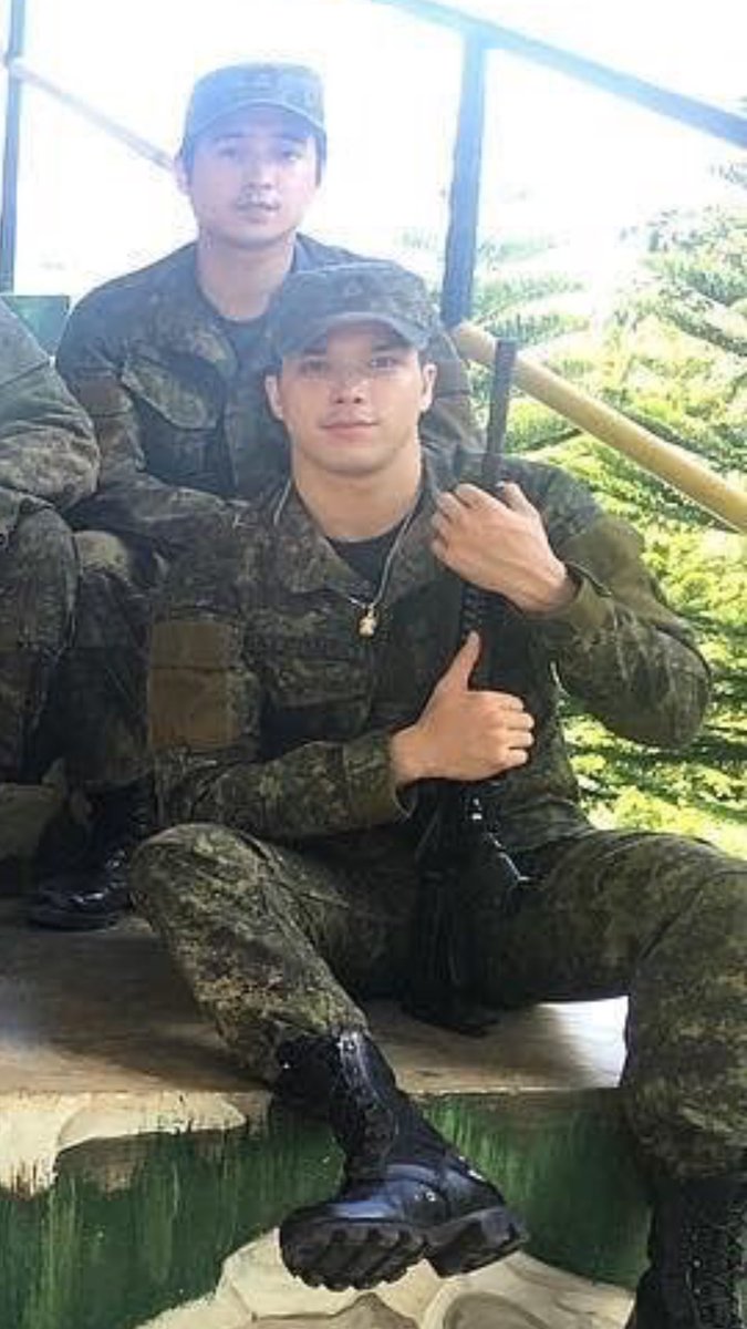 ELMOnaticsMkti's tweet photo. Yusme !! The uniform fits him so well , Sobrang bagay β€οΈ #TakeLifeSoon https://t.co/yHlkZKKb8O