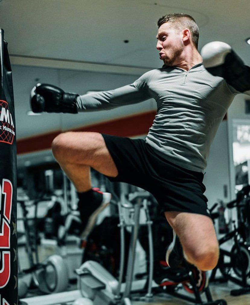 FlashTV25167000's tweet photo. Liam hitting that hard kick  - can’t beat a mid shot photo •
•
•
•
•
#gymshark #alphalete #shredz #bodyengineers #gymaesthetics #probroarmy #mcfit #gymsharkwomen #shredded #zyzz #myprotein #aesthetics #lvft #physique #beavisionary #gymrat #ga_army #probrolifestyle @Gymshark https://t.co/H33tbmaTDE