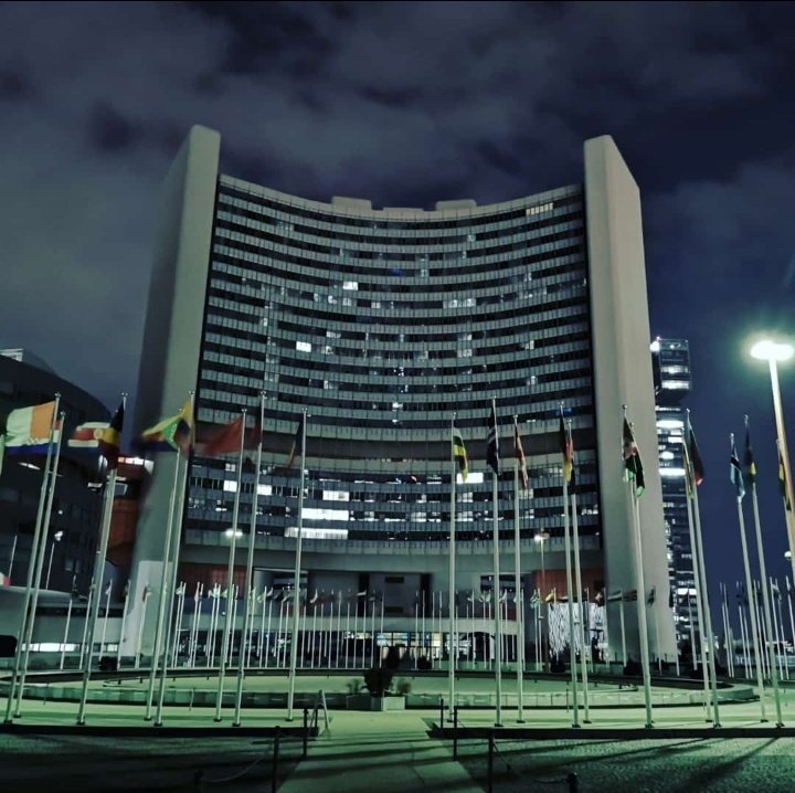 ModestaN72's tweet image. Making sign language a trend!