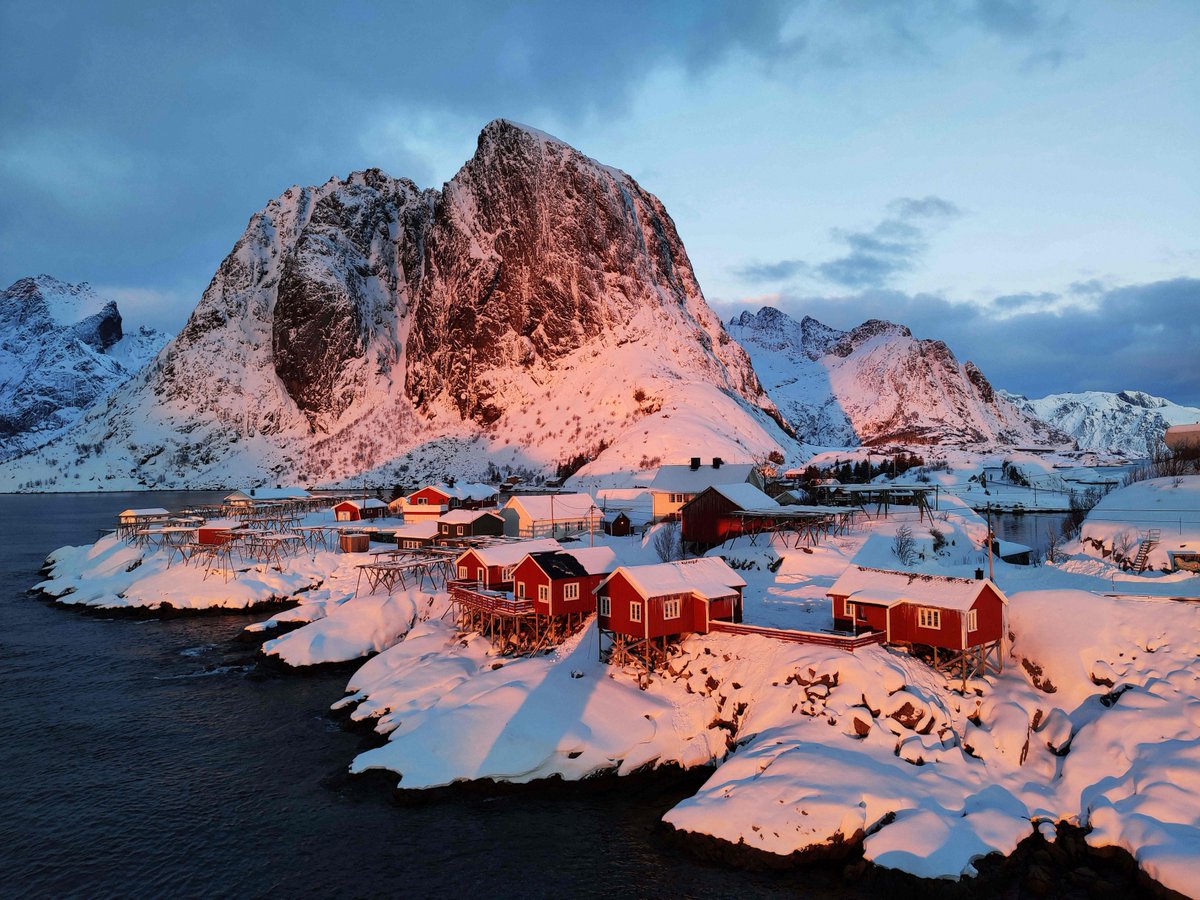 Xiaomi's tweet photo. Winter wonderland captured with #Mi9！Can you guess where in the world?

#DetailsMatterToMi #MWC19 https://t.co/dWIDmfGC0S