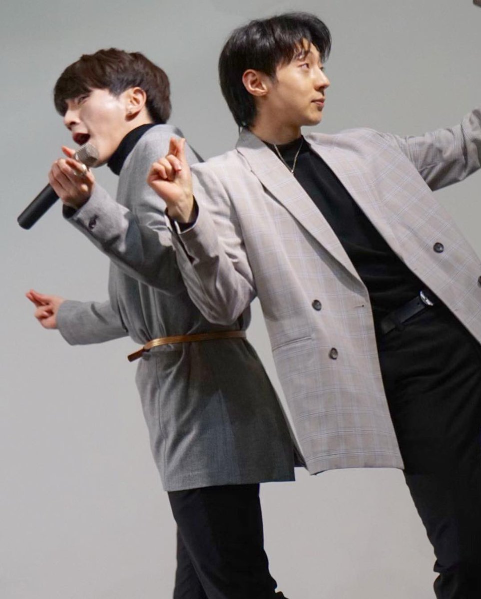 snrs38's tweet photo. 😝まだ💕
loveme loveme💚💙
2019.2.17
* * ☆H5 ☆NEWシングル
「WE ARE / Live your life」 *
リリイベ in #エアポートウォーク名古屋
#名古屋
*
*
#リリースイベント #リリイベ
#h5
#hfive https://t.co/BRQtii6HFK