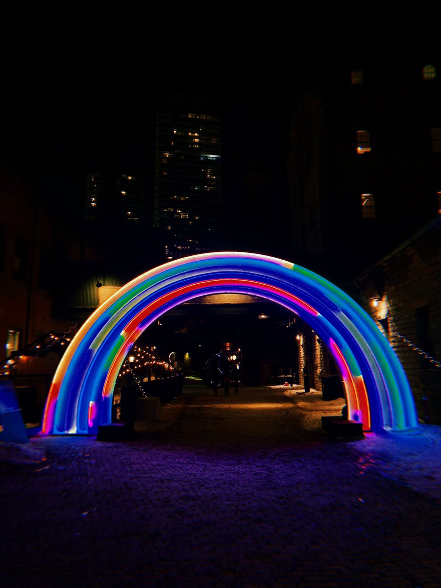Jessie_Vee's tweet photo. Baby, it’s *very* cold outside, but feeling the ♥️ thanks to #TOLightFest. Dark winter nights illuminated by amazing artworks? Yes, please #lovetoronto #torontolife #torontolightfest #torontoatnight https://t.co/Nmksx6IIQS