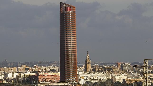 arquitect_viva's tweet photo. Rafael Moneo en Sevilla: «Menos mal que hay distancia entre la Torre Pelli y la Giralda» 
El premio Pritzker se muestra desconcertado con la falta de «homogeneidad» y «racionalidad» de la arquitectura actual y de la pérdida de valor simbólico de las torres
https://t.co/gD6SiYCRy9 https://t.co/q6ZjqSL1Eb