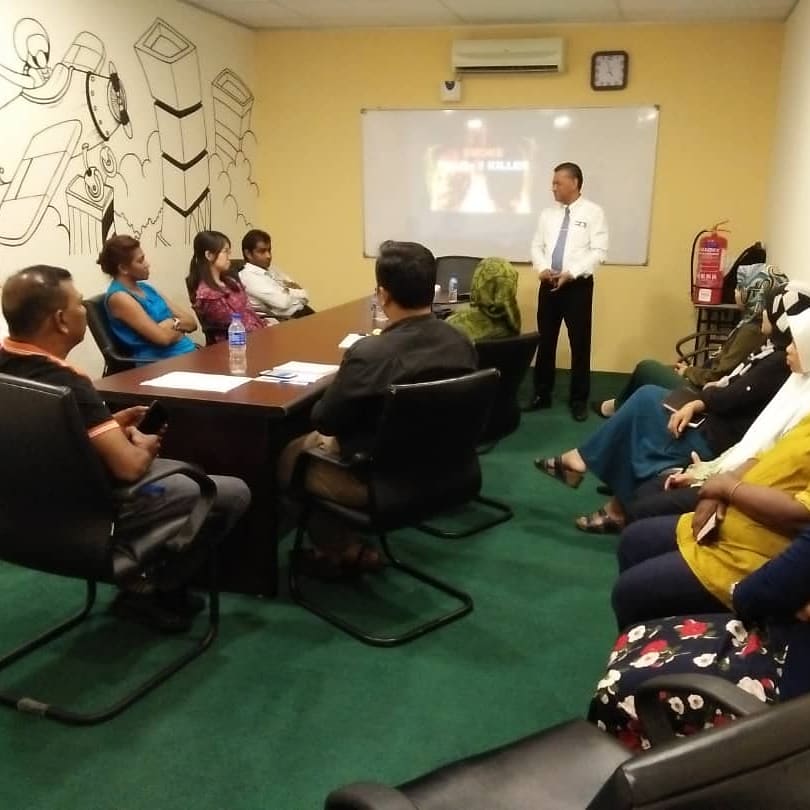 mvucollege's tweet photo. Fire Prevention Seminar with Mr. Jeff from Pusat Pencegahan Kebakaran (FPC) on 21st February 2019.
:
:
:
Ri-Yaz College (Formerly known as Atlas City College)
@atlascitycollege_penang
:
#riyazcollege 
#riyazhigherlearning 
#atlascitycollege #firepreventionseminar #college https://t.co/zAmA3JhrxN