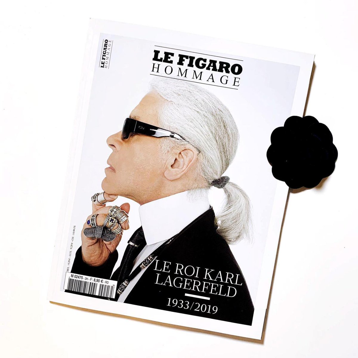 #Hommage
KARL dans nos coeurs
Découvrez le hors-série Le Figaro Hommage « Le Roi Karl Lagerfeld  – 1933 / 2019 ». Disponible en kiosque dès aujourd’hui et sur Figaro Store >> bit.ly/LeRoiKarlLager…