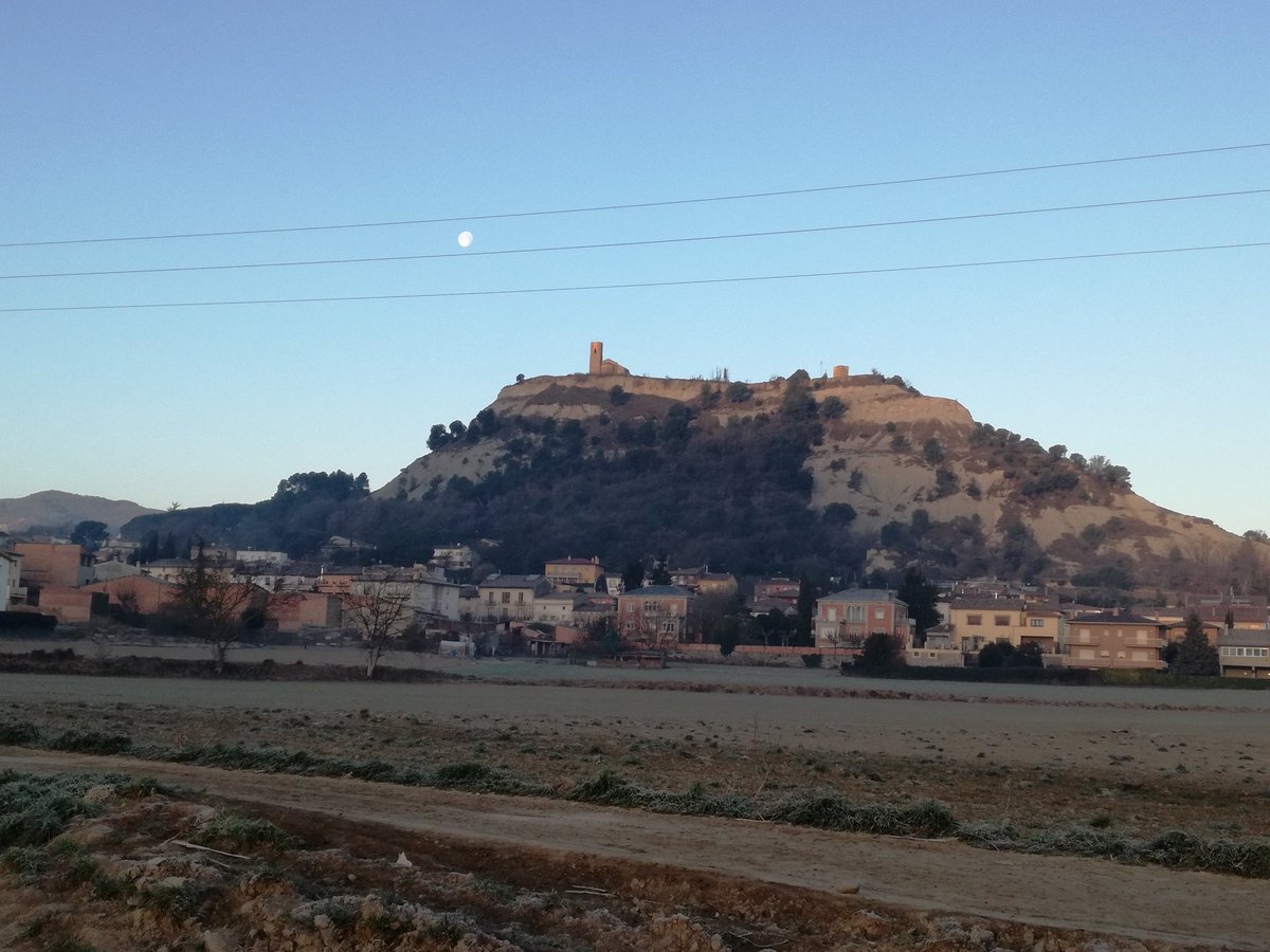 paquisoldado's tweet photo. #Boondia des de #Tona surt el #sol amb #celllis T.2°C @MeteoMoia #324eltemps @eltempstv3 @danidanius @nestor_meteo @rbartolisala @meteocat @SoniaPapell @esolerdelcoll @meteomauri @Monica_Usart @AlfredRPico @Cat_Meteo @SoldadoTonyi @javioru @rosa_tanti @TomasMolinaB https://t.co/kONM45M8xv