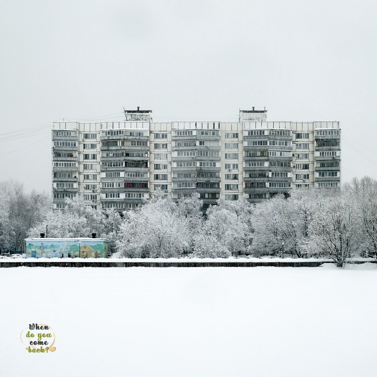 A suburban building in the snow.
#moscow #photography #winter #minimalism #architecture #streetphotography #russia