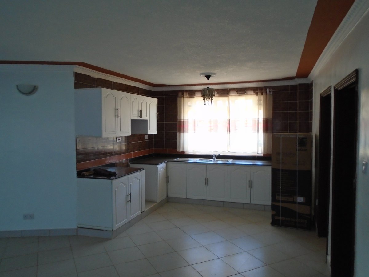 lantanagents's tweet photo. This is a #2bedroom apartment in #Runda, being only 4 in the compound,All the rooms are en-suite with shower cubical and fitted wardrobes,spacious living room with a large area for dining, open plan kitchen fitted with appliances. house is newly built sited on 0,5 acre.#rent 180k https://t.co/WmHMpczEK7