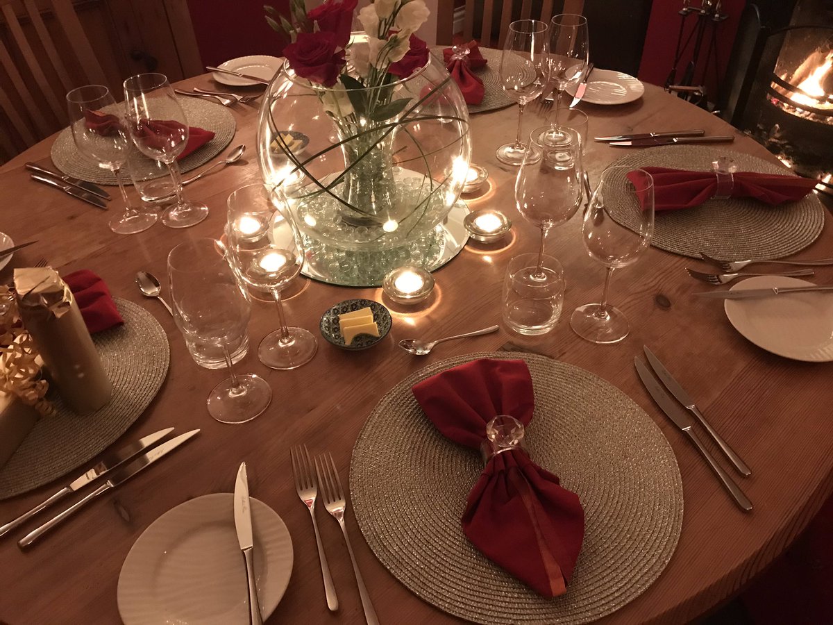 simonChef99's tweet image. Private dining able with @ArthurPrice1902 cutlery #privatechef #cutlery #privatedining