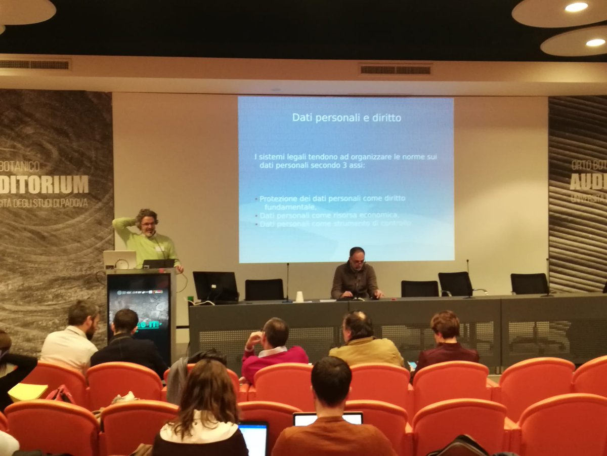 MasterGIS_Droni's tweet image. Inizia la 2^ giornata di #foss4g_IT qui in @OrtoBotanicoPd a #Padova 
Si comincia con &quot;Accesso libero ai dati e #privacy alla luce del nuovo #GDPR &quot; con @marcociurcina 
#opensource #opendata #22febbraio #Racconto