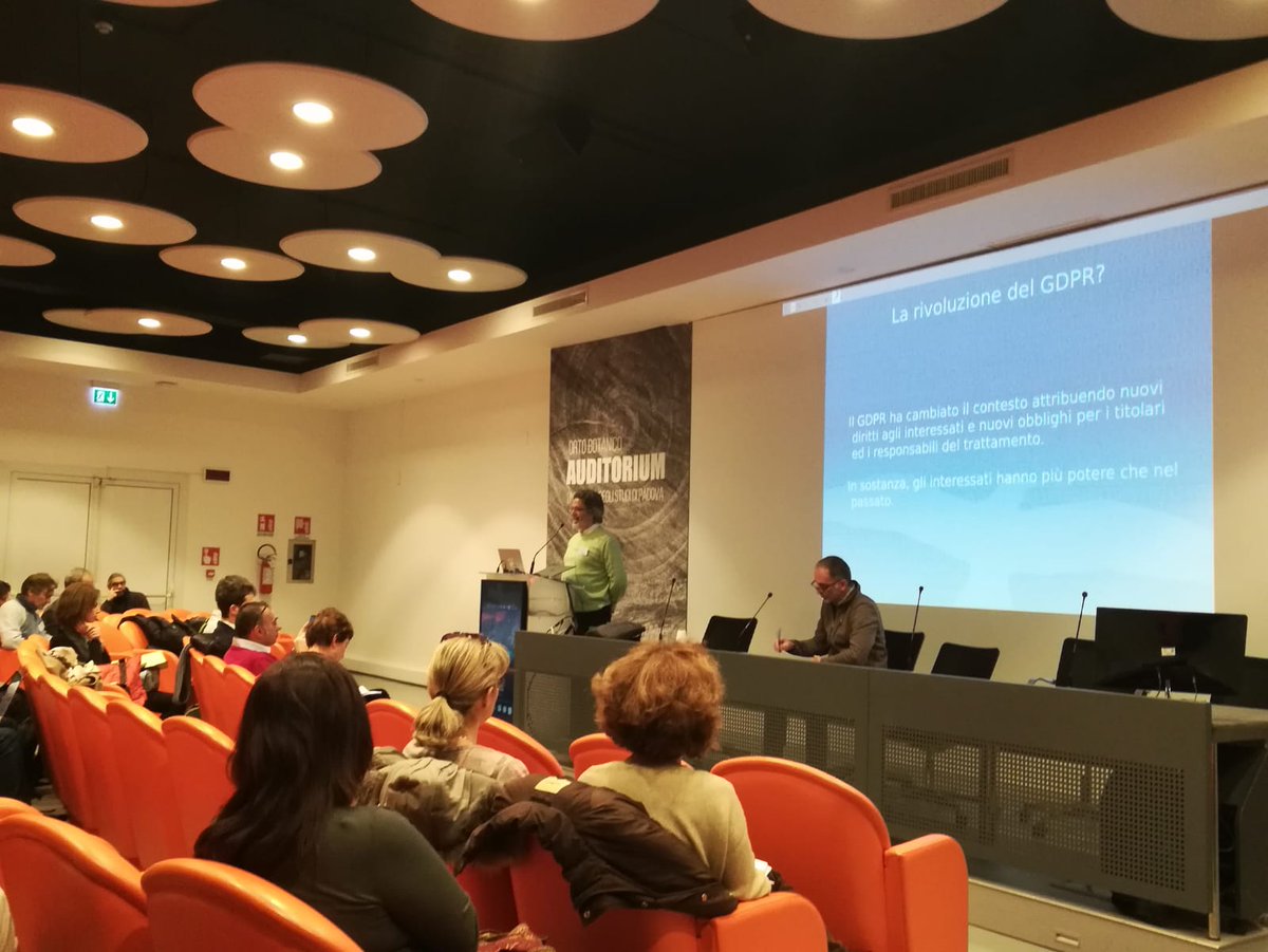 MasterGIS_Droni's tweet image. Inizia la 2^ giornata di #foss4g_IT qui in @OrtoBotanicoPd a #Padova 
Si comincia con &quot;Accesso libero ai dati e #privacy alla luce del nuovo #GDPR &quot; con @marcociurcina 
#opensource #opendata #22febbraio #Racconto