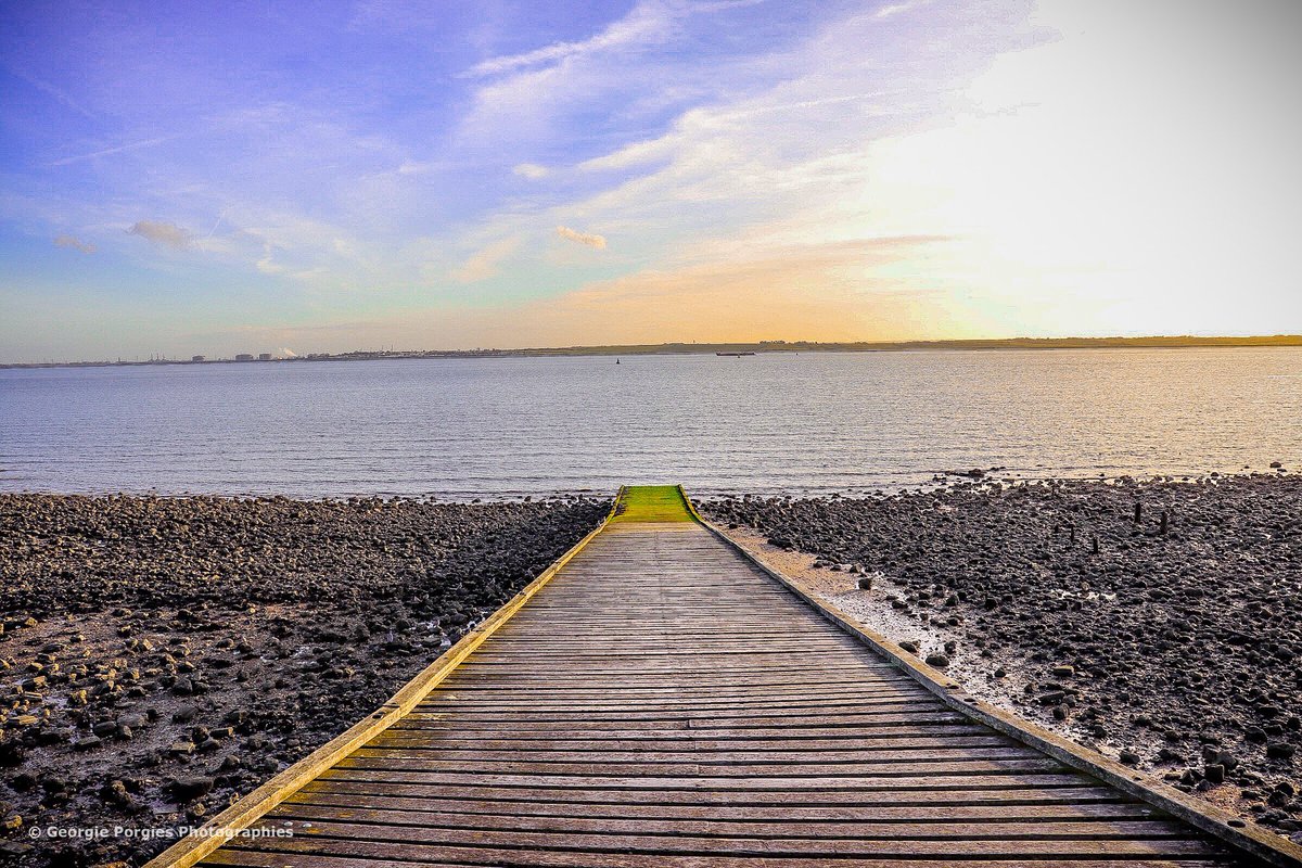 Like Follow and Share! #canoneos #canonphotography #canon #canonusa #canonuk #PhotographyIsArt #photographyislife #photographylovers #photography #beach #jetty #sun #sea #Oceans #sand #sandybeach #rockybeaches