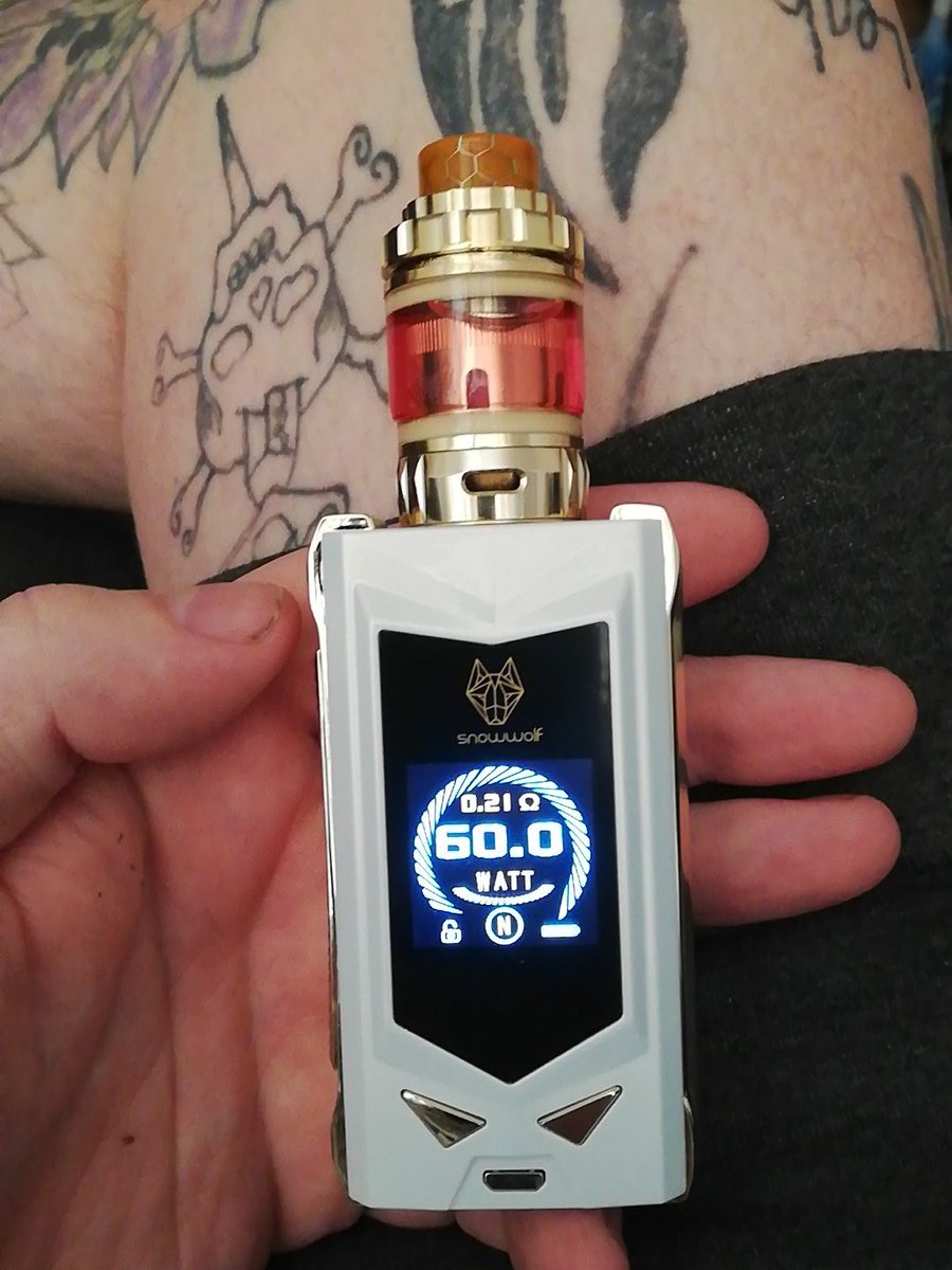 FollowMachine16's tweet image. What I'm using today ! Hope it will cheer me up after yesterday's delivery of the Smok Resa which is nice, But never expected them stupid EU coils #VAPE #vapefam #vaping #vapeon