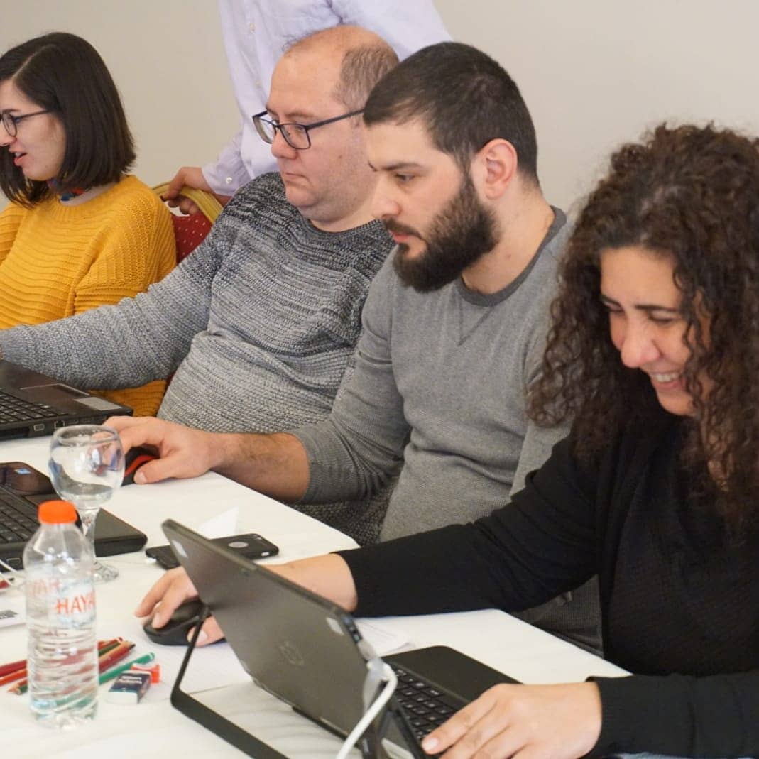 virastratejik's tweet photo. İş dünyasına yepyeni bir soluk getiriyoruz. İş dünyası yöneticilerinin ve İK profesyonellerinin dijital kültürlerini pekiştirmek ve temel kodlama becerilerini geliştirmek üzere hazırladığımız VKOD eğitimimiz devam ediyor.

#vkod #viraakademi #kodlama #dijitaldönüşüm #viraeğitim https://t.co/nQXYkBFKLK
