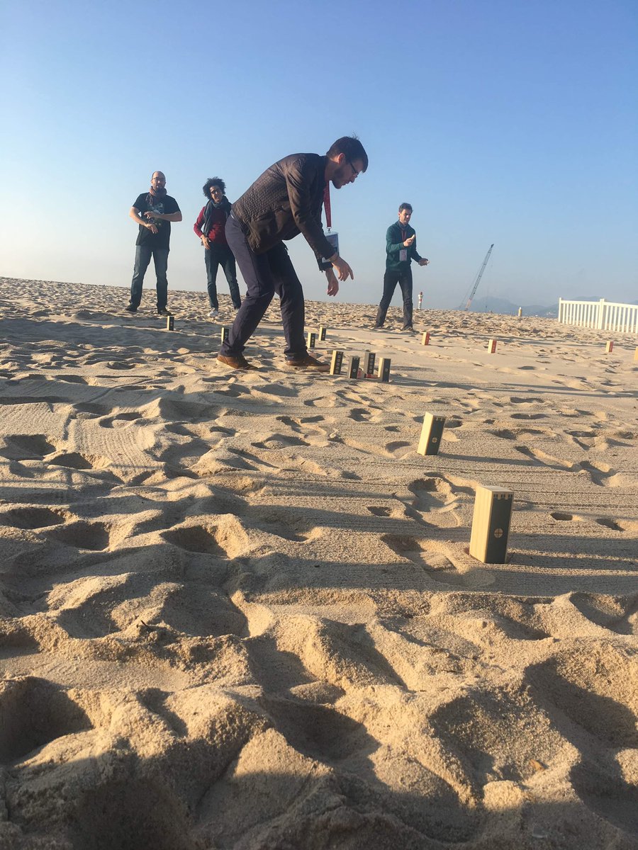 fijcannes's tweet photo. De bon matin, les journalistes découvrent déjà des jeux sur la plage avant l’ouverture du Festival des jeux.
#fij2018 https://t.co/1sCZNYkvwS