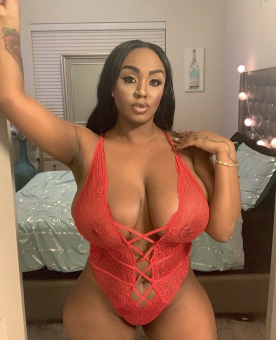Is it too late to be your Valentine. ? 👀😍😘💦 #valentines #valentinesday #red #dallas #texas #thursday
