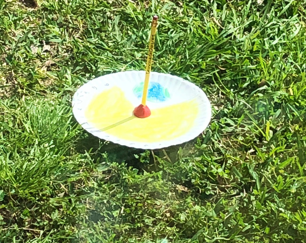 SaraYRodrigu3z's tweet image. Our 5th graders did an amazing job putting together their sundials! The sun ☀️ was actually out today that made it even better. #Science #TimeKeeper #AncientTools #SunTracking #TrackingOurShadows