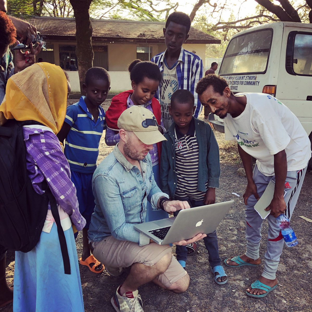 ActingforHealth's tweet photo. Our amazing facilitator & videographer James Burton showing Waseeβs son his Dadβs video, just after the play today. Wasee is one of the 3 horse & cart drivers in the project #Bilharzia #Ethiopia #NTDs #Schistosomiasis #Kemise #TheatreofJoy #ScienceofActing https://t.co/F5p6gDF7Cd