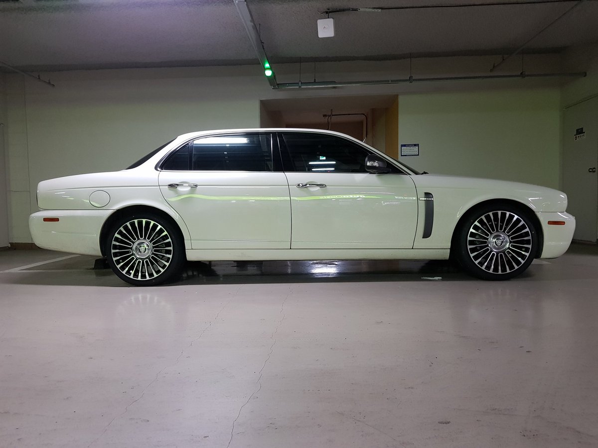 CLUBSEEIN's tweet photo. 재규어 XJ X358 +아방가르드1365(만소리st) 20인치 휠타이어

* 차종 : 재규어 XJ  X358

* 휠 : 아방가르드1365  (만소리st)
- 22 x 9.5 +45

* 타이어 : 던롭 VE303
 - 245/40-22

* 문의 : 010-5275-5699
#jaguar   #재규어 #벨라  #velar   #fpace
#fpace  #재규어  #xj   #x358 https://t.co/siWxYR8EBx