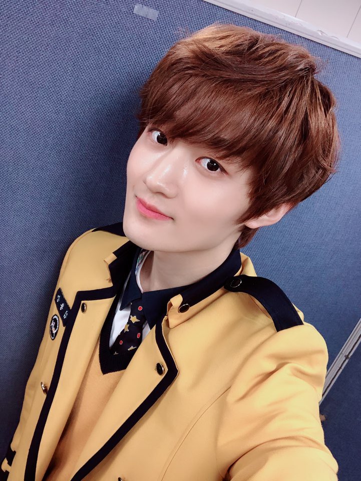 minchanyan's tweet photo. our broccoli prince is finally graduated! https://t.co/fcH2NFCTRQ