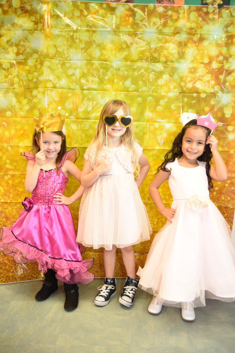 nanajofletcher's tweet photo. #cutest #photoboothpics #ever #vbe #vbevibe #sdircprek #prek #quwedding #HappyValentines2019 https://t.co/Nqf8iDnq0h