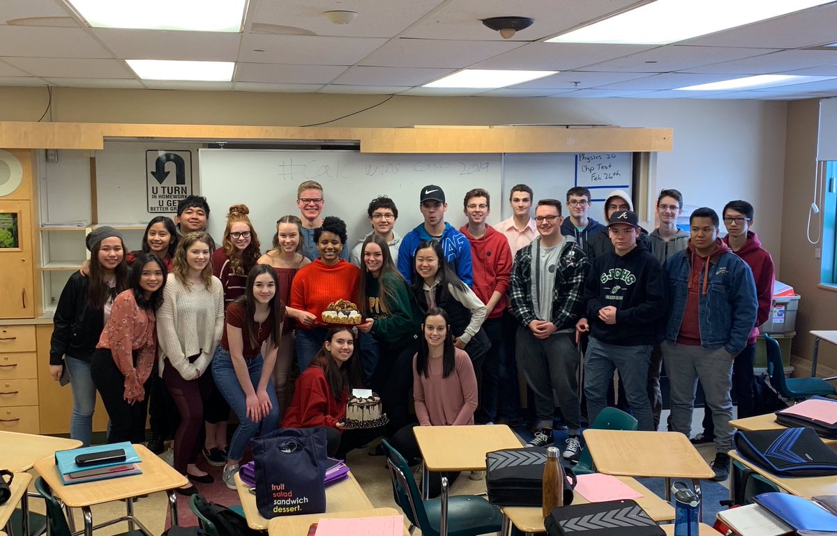 So proud of this crews second place finish in todays cake auction ! #calcwinscake2019 @StJoesCHS