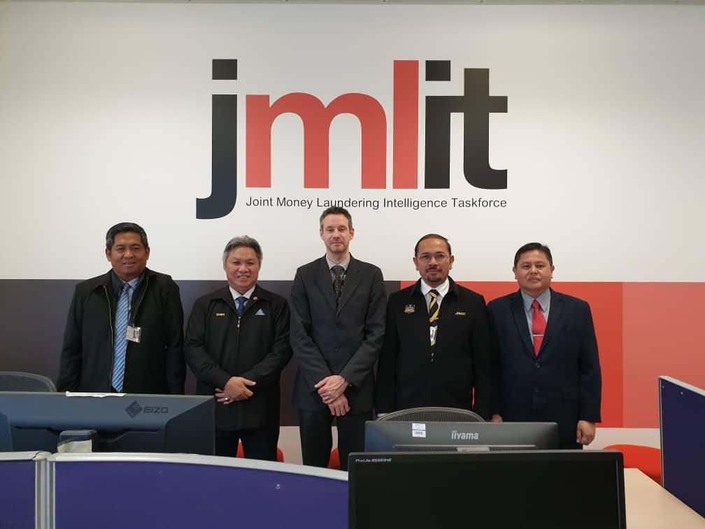 UKinMalaysia's tweet photo. A π²πΎ delegation from #NAFCC, @LHDNMofficial, Anti-#MoneyLaundering division of #MACC & @labuanibfc visited π¬π§ and met @HMRCgovuk's on #CONNECTsystem & witnessed live exercises with cash detecting dogs by @NCA_UK, #UK #BorderForce and MPS #Financial team. https://t.co/kf2sTaaJXc