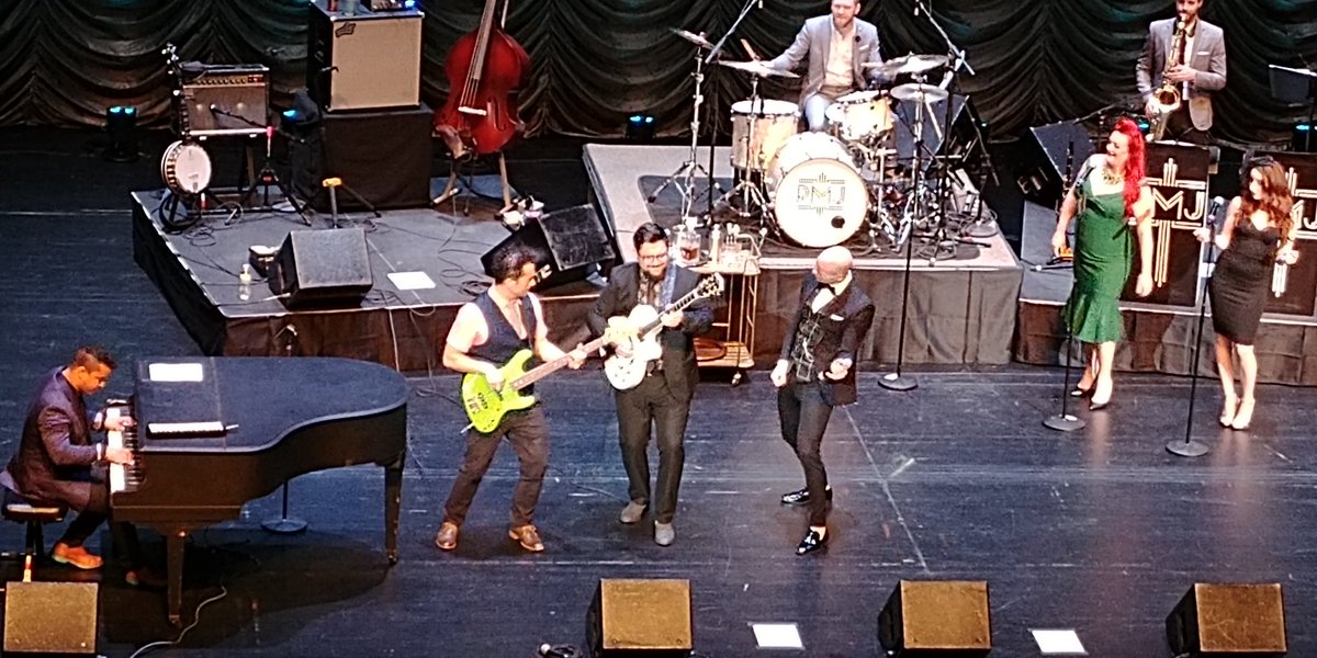 Nostrapapas's tweet photo. @PMJofficial @cunio4 so extra that he takes the focus off the girls. What a great time! Thanks for coming to our podunk town! #pmjtour https://t.co/PQs4Io7CD6