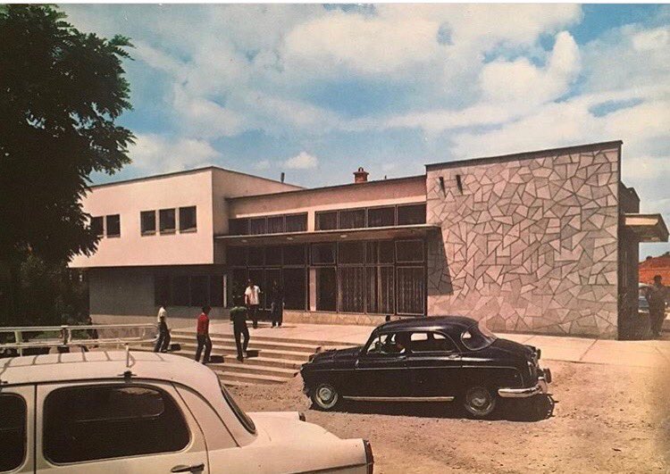 kennethandresen's tweet photo. Postcard from Vushtrri in Kosovo, sent August 26, 1972. It's featuring (at the time) "Hotel Vuсitrn" plus a couple of classic cars... #kosovo #vushtrri #vucitrn https://t.co/Eld03BJ9dT