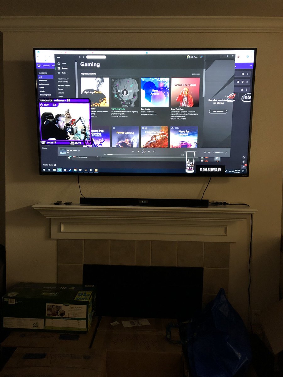 leeperb's tweet photo. This is how you’re supposed to watch @fl0m dominate CSGO #packingforSLC #70inch https://t.co/a7RoBOF1jT