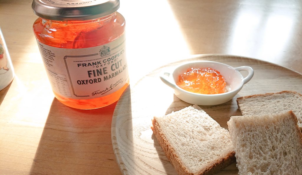 ichiyou_k's tweet photo. マーマレードが輝いてます。最後の一瓶😢
#frankcoopers  #oxfordmarmalade 
#マーマレード https://t.co/i1W5v6QbFJ