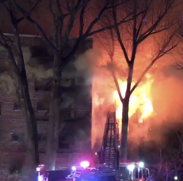 njdotcom's tweet photo. Firefighters battle huge apartment fire in Fort Lee, help residents to safety in harrowing rescues https://t.co/7yFt0GZnTl https://t.co/yfnrW3c7EM