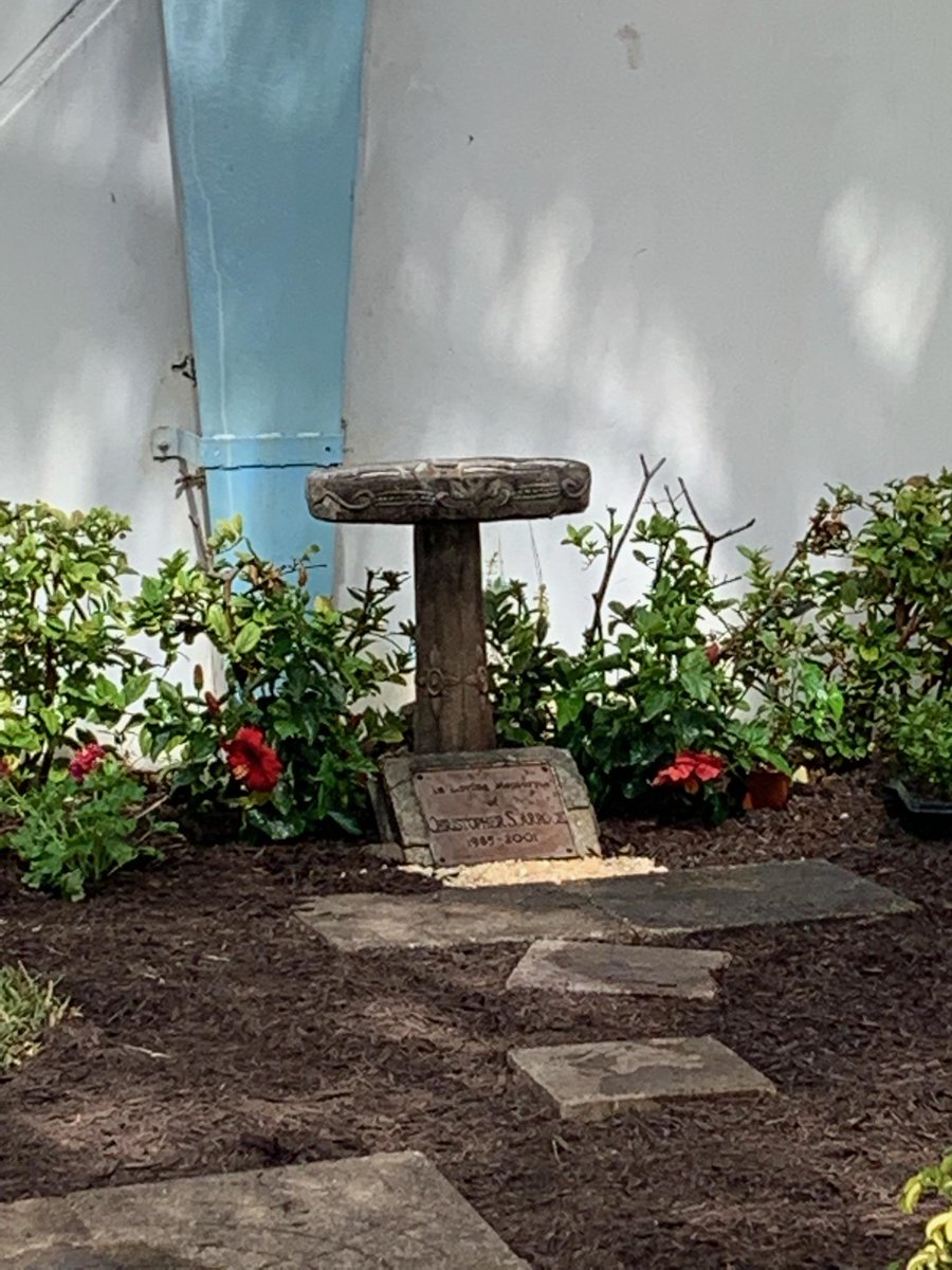 BroadviewElem's tweet photo. Thank you to all of our staff and volunteers that made our beautiful garden reality! #2getherinserviceandlove #MSDStrong #broadviewpeacegarden https://t.co/vUdzUjWl4F