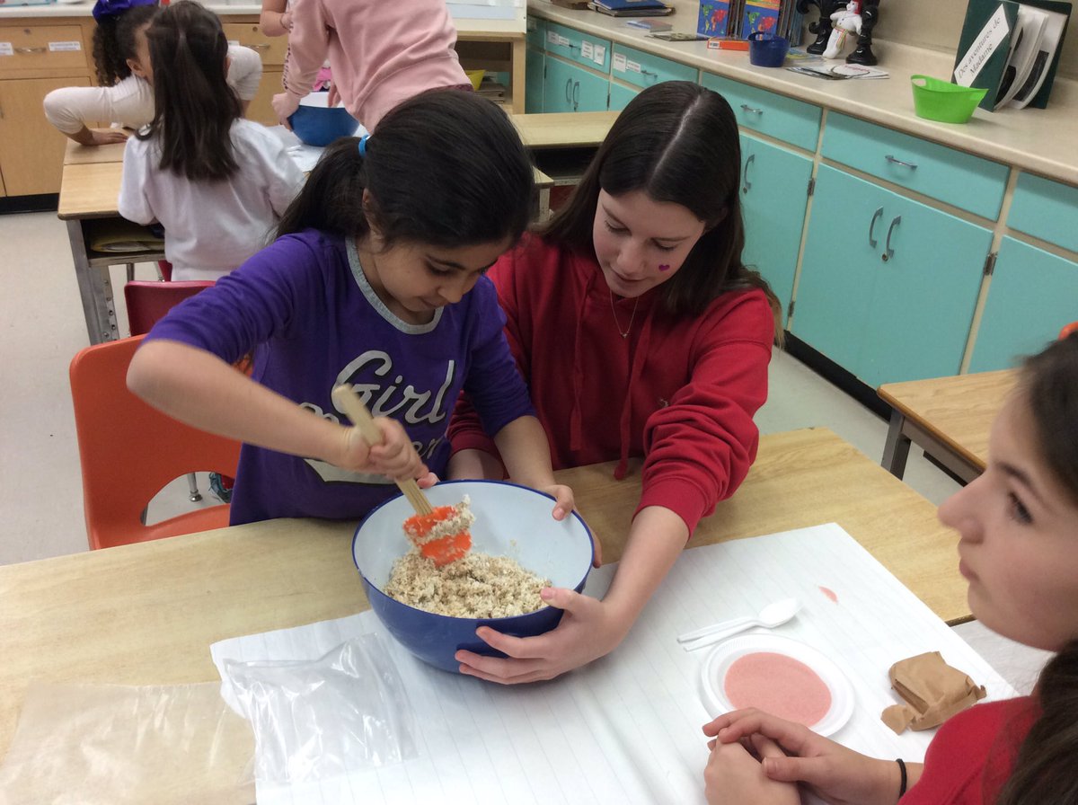 blmoss16's tweet photo. Little Sisters group @Wolves_927 made sweet treats today.  So gooey but oh so yummy! Happy Valentines Day! https://t.co/doLrrkWksx