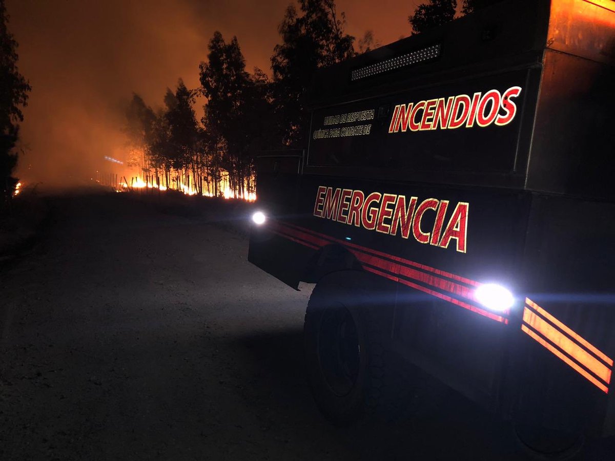 pccodechile's tweet photo. π΄AHORA estamos junto a @EmpresasCMPC en combate para protecciΓ³n de viviendas. #PCCODE 24/7 #IncendiosForestales #Nacimiento #CombateSeguro #CombateEficiente #CombateExitoso https://t.co/A88l0popJx