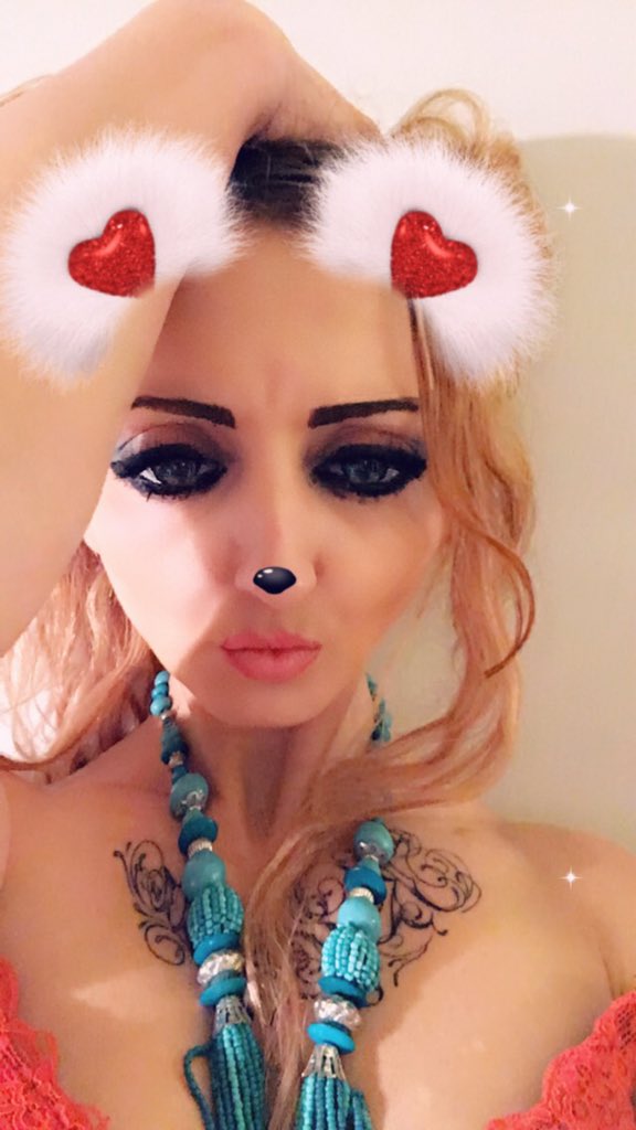 2 pic. Feeling on your booty..... Valentine’s Day Smooth https://t.co/htbNnpTM7j